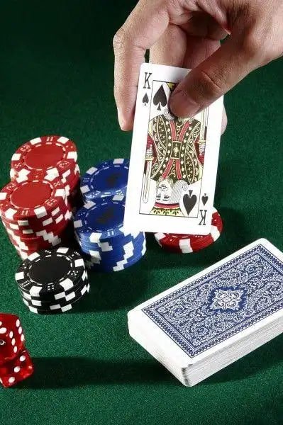 Pengguna membaca langkah joker88 dengan teliti